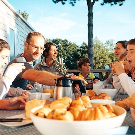 Mobil Homes Xxl2 4 Chambres - Camping Le Ranch Des Volcans Châtel-Guyon Kültér fotó