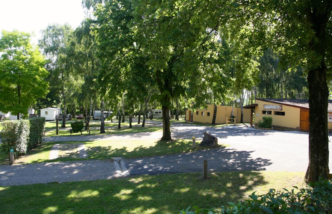 Mobil Homes Xxl2 4 Chambres - Camping Le Ranch Des Volcans Châtel-Guyon Kültér fotó