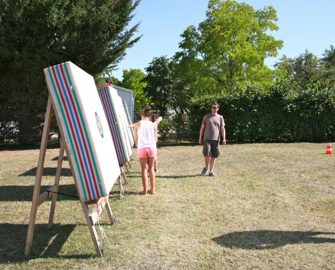 Mobil Homes Xxl2 4 Chambres - Camping Le Ranch Des Volcans Châtel-Guyon Kültér fotó