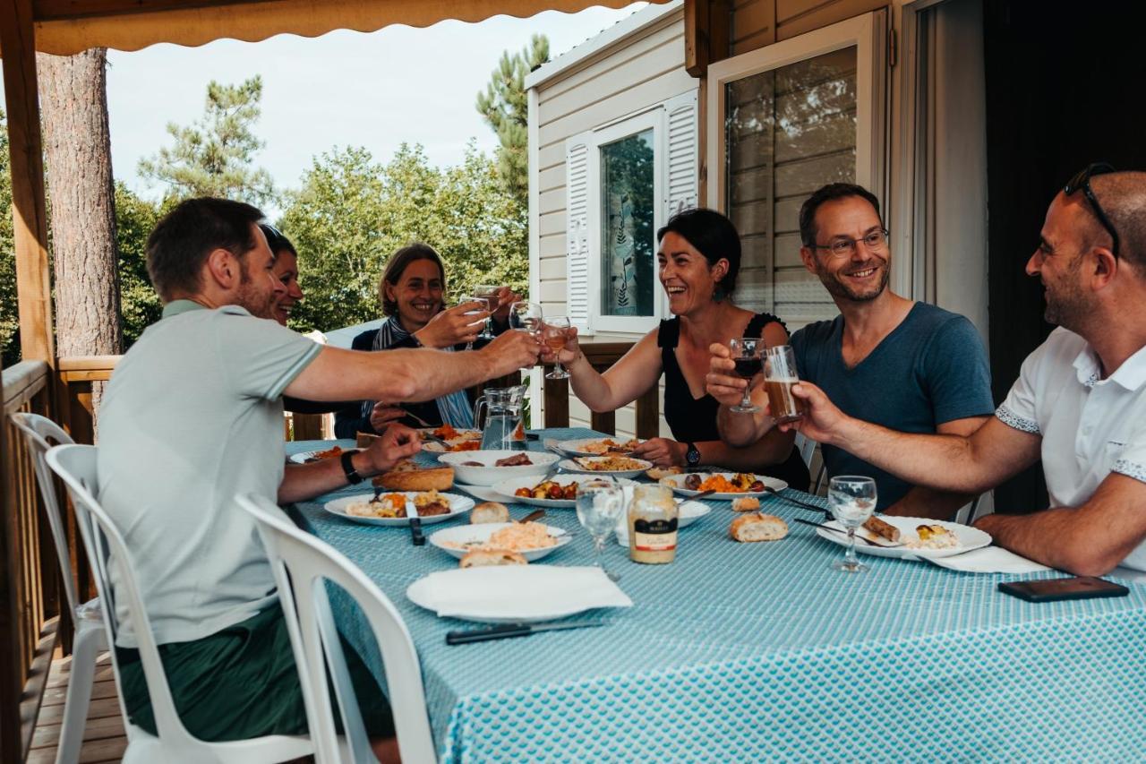Mobil Homes Xxl2 4 Chambres - Camping Le Ranch Des Volcans Châtel-Guyon Kültér fotó